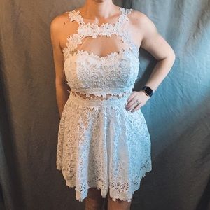 ✨Windsor White Lace Dress - EUC✨